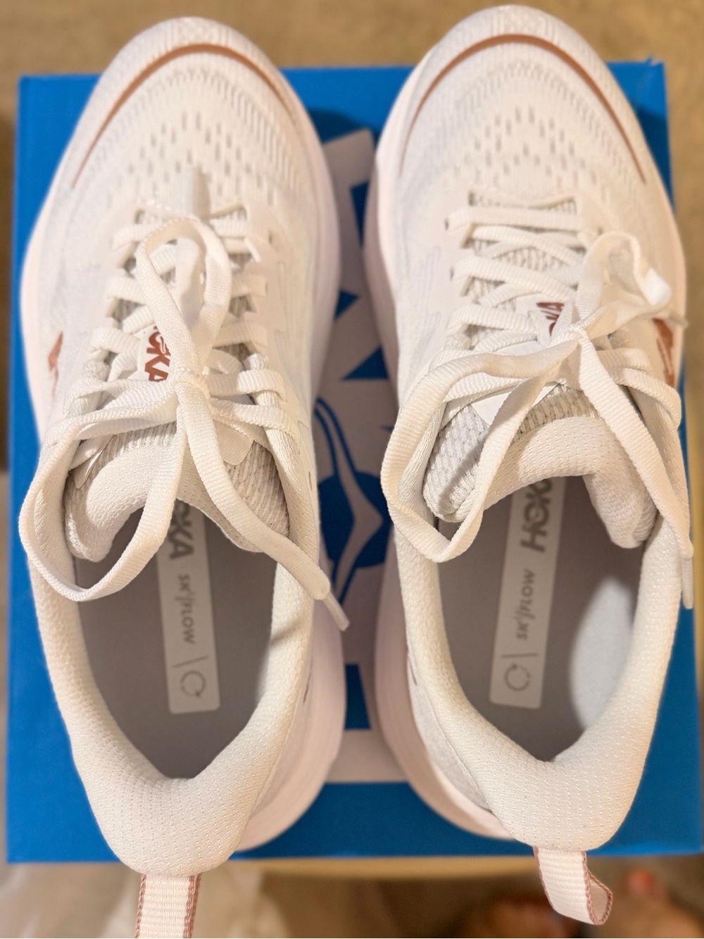 NWT Women’s Hoka Skyflow in Frost/Rose Gold Running Shoes - Picture 13 of 14